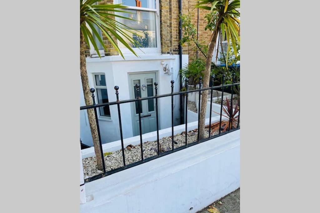 Stunning, Stylish Garden Flat In The Heart Of Wimbledon Apartment London Bagian luar foto