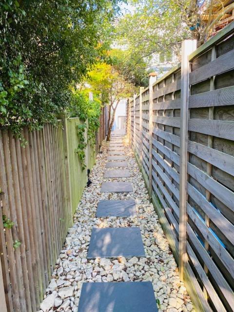 Stunning, Stylish Garden Flat In The Heart Of Wimbledon Apartment London Bagian luar foto