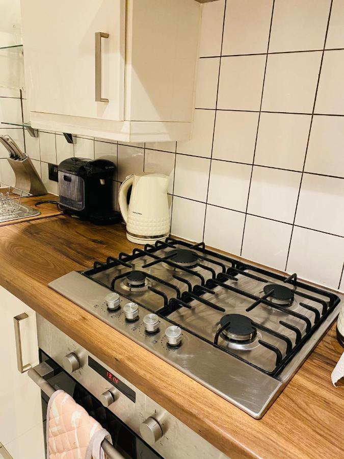 Stunning, Stylish Garden Flat In The Heart Of Wimbledon Apartment London Bagian luar foto