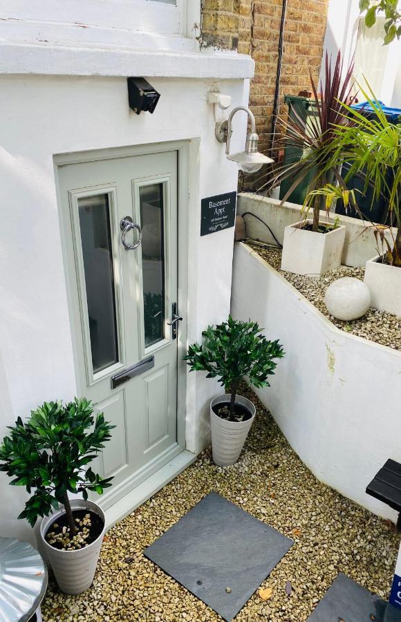 Stunning, Stylish Garden Flat In The Heart Of Wimbledon Apartment London Bagian luar foto